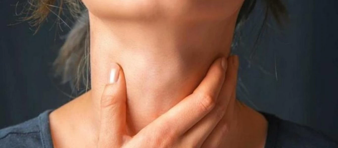 Προσοχή: Nα τι πρέπει να κάνετε αν σας «κάτσει κάτι στον λαιμό» (βίντεο)